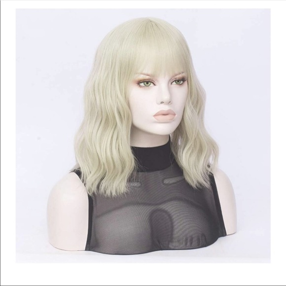 🆕️ Wavy Shoulder Length Heat Resistant Wig Blonde - Picture 2 of 6